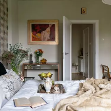 Above the dressing table we can admire a painting by Tarnów artist Renata Stadler