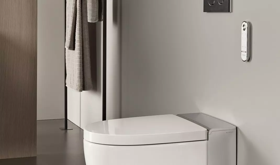 You can operate the wash toilet with a remote control, control panel or app
