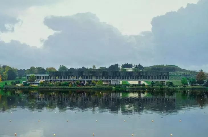 Hotel nad jeziorem Maltańskim w Poznaniu, ul. Wiankowa, proj.: ACE ODA i Studio BOAA, wizualizacja  