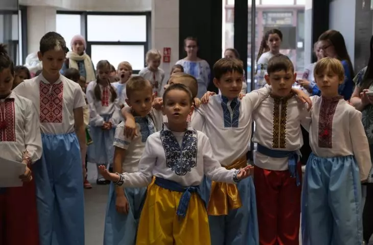 występ ukraińskiego amatorskiego teatru dla dzieci w Krakowie, 14.10.2022 r.