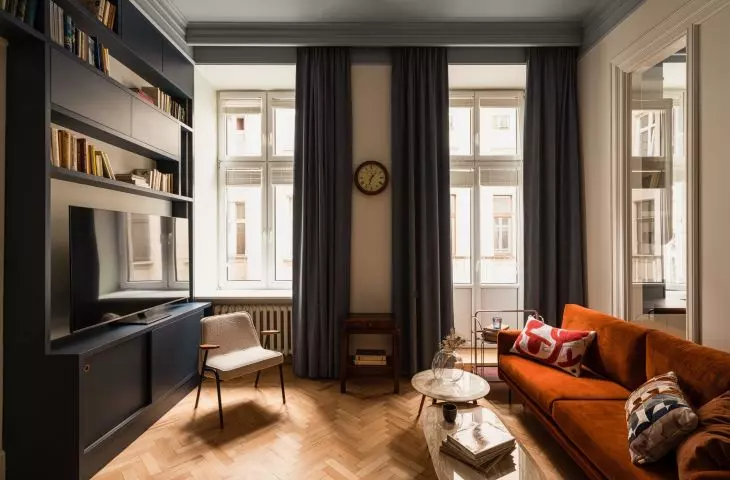 The arrangement is an eclectic mix of modernity with vintage elements