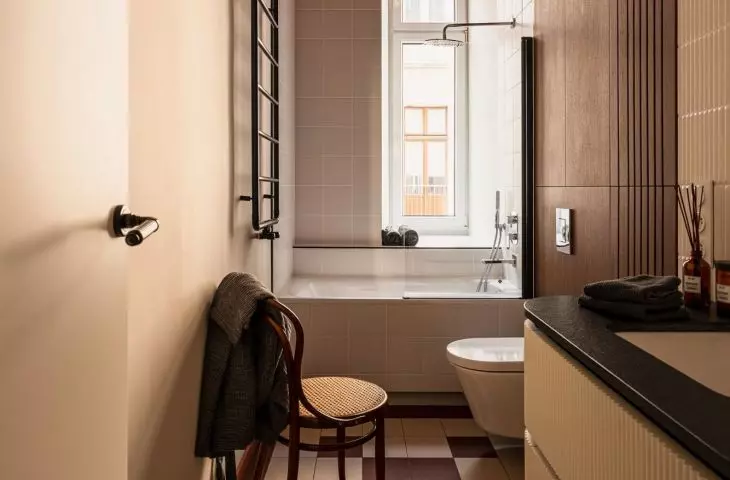 The architects managed to fit both a bathtub and a washbasin in a small bathroom