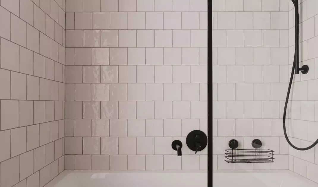 A bathtub screen allows you to both take a shower and enjoy a bath
