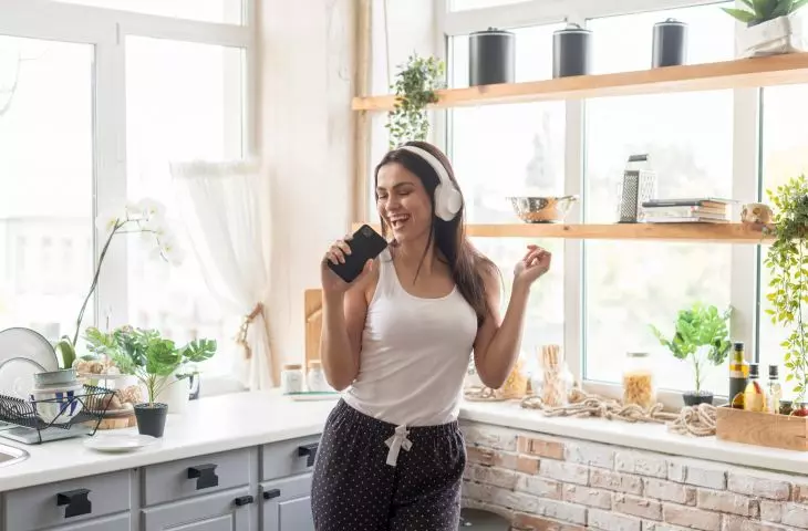 More than a quarter of respondents admit they sing and dance when no one is looking