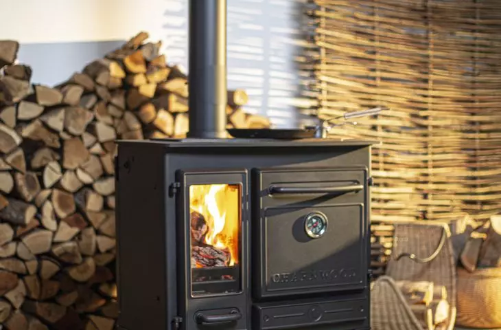 Haven stove/oven on a frame in black