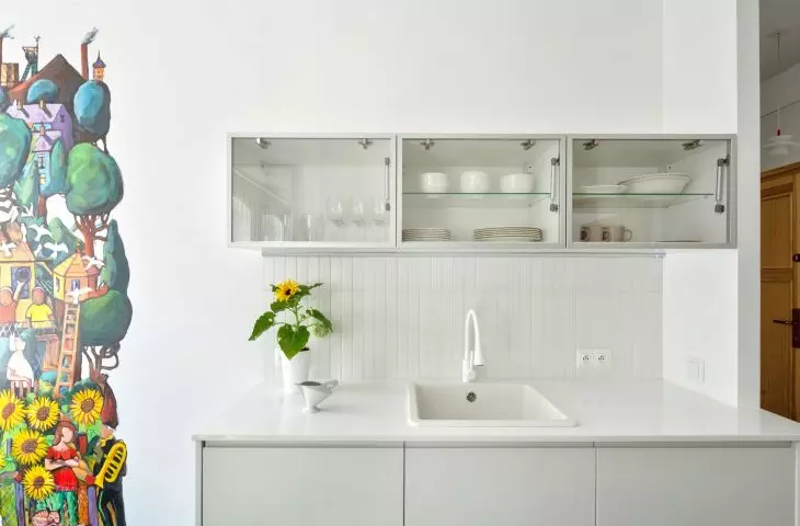 The design of the apartment refers to the work of Pawel Sparrow