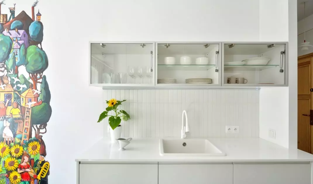 The design of the apartment refers to the work of Pawel Sparrow