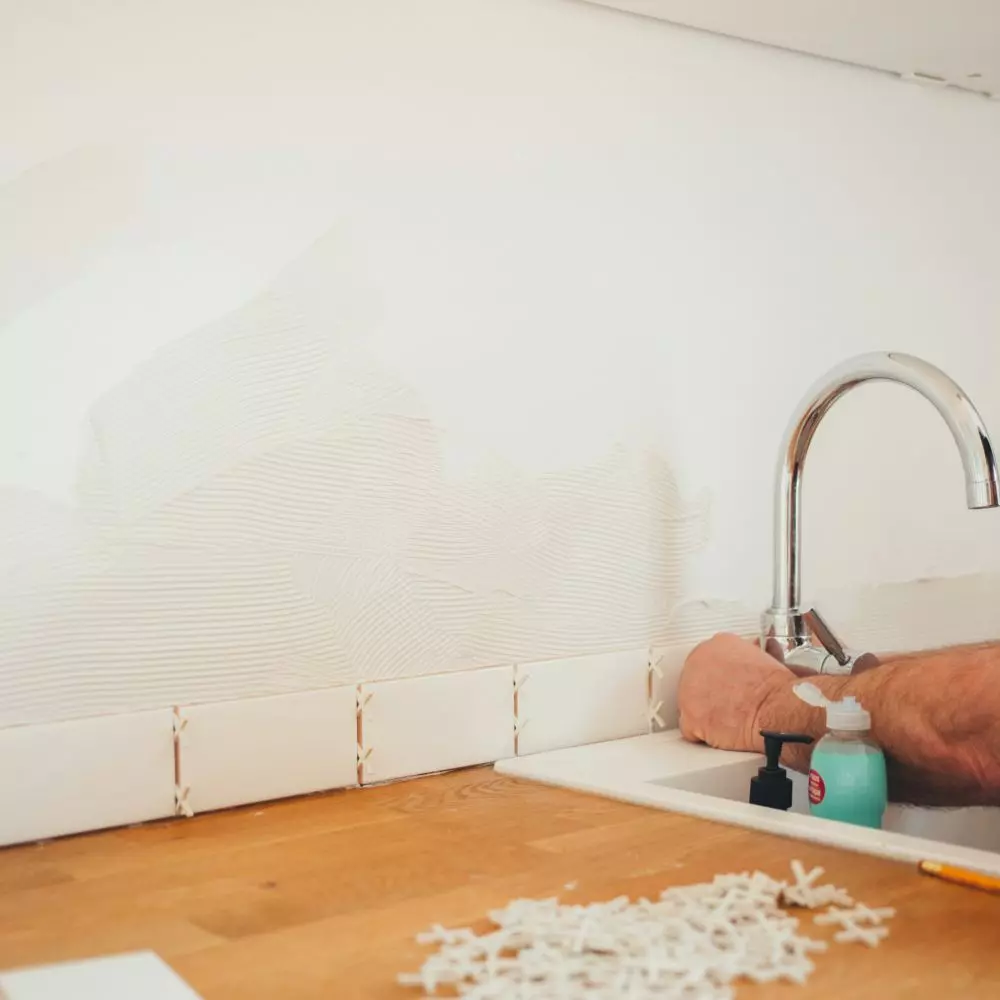 Choosing the right grout and placing it correctly has a major impact on the aesthetics and durability of the entire surface