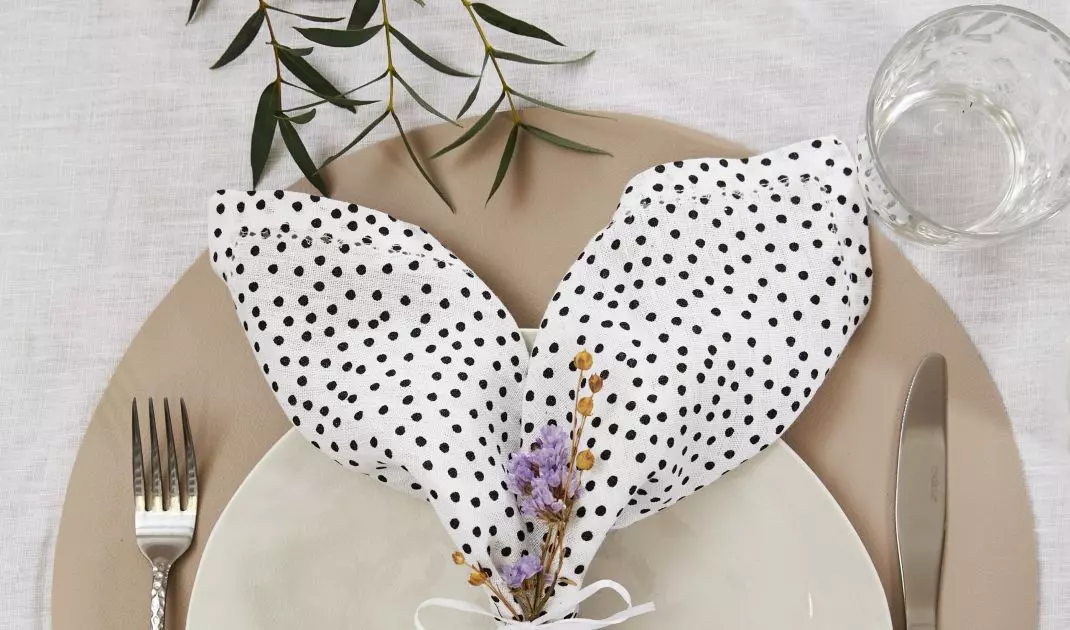 Easter egg with bunny ears from a napkin will be a beautiful table decoration