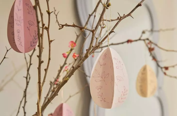 Self-made paper Easter eggs will be a unique decoration