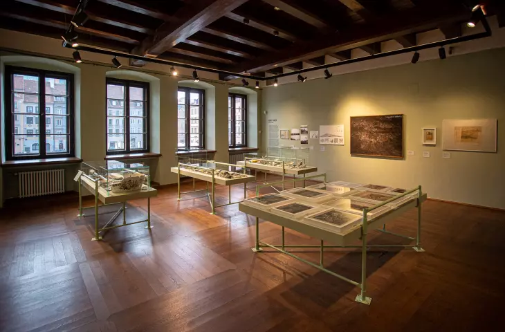 Zgruzowstanie Warszawy 1945-1949. exhibition and book
