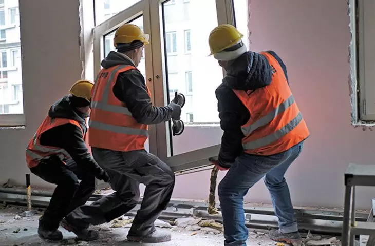 demontaż okien w Atrium w Warszawie