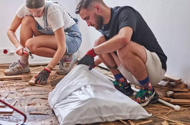 dismantling of the parquet floor on Rozbrat Street 