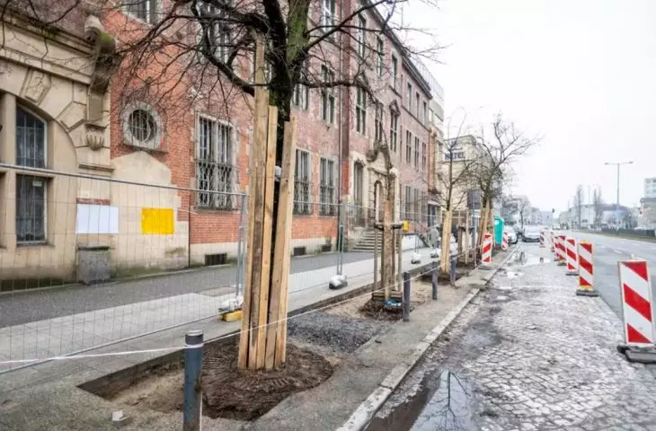 We Wrzeszczu przy al. Grunwaldzkiej rozpoczęło się tzw. rozbrukowywanie części chodnika  