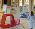 intensywne kolory i geometryczne kształty łączonych grzebieniowo elementów Studia Boloz przyciągają wzrok