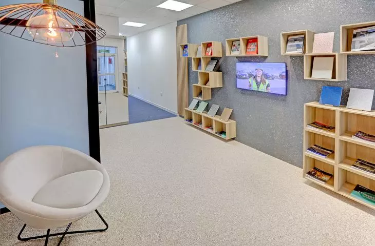 Flowcrete wprowadza na rynek epoksydowe posadzki żywiczne z grupy LE (Low Emission) – o niskiej emisji lotnych związków organicz