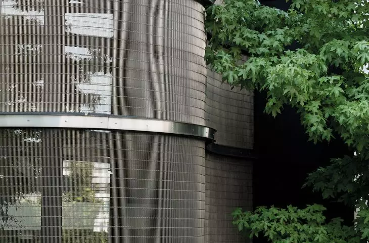 Braided metal facade at Grand Hotel in Kielce, architect: DETAN Andrzej Detka