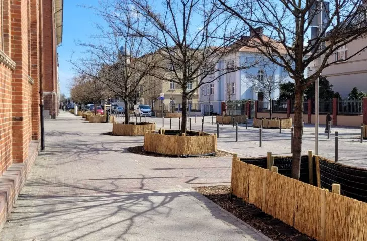 Słowackiego Street in front of SP 36 in Poznań