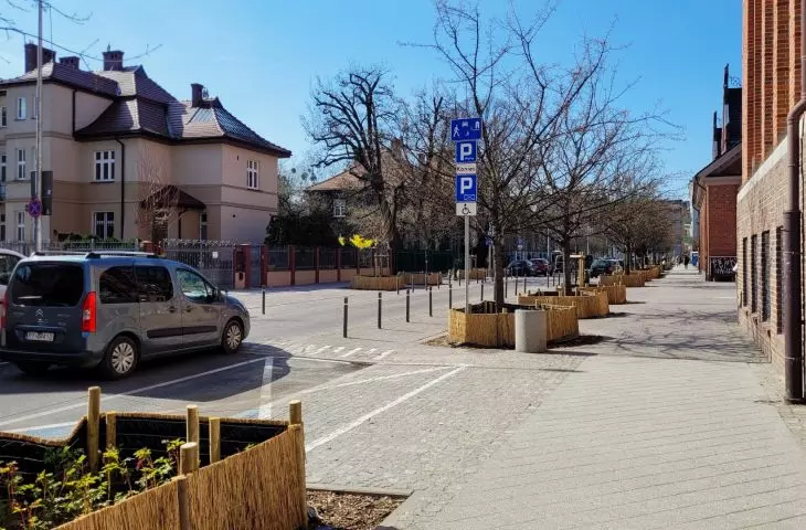 Słowackiego Street in front of SP 36 in Poznań