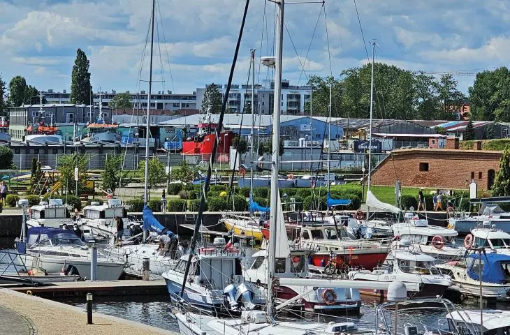 Enjoyed the traffic in the port, it's just a shame that the zealous overproduction of State Forests is conspicuous on the waterfront