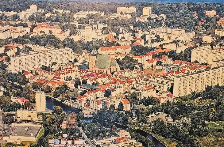 na tym zbliżeniu widać, jak bloki mogą służyć w roli parawanów…