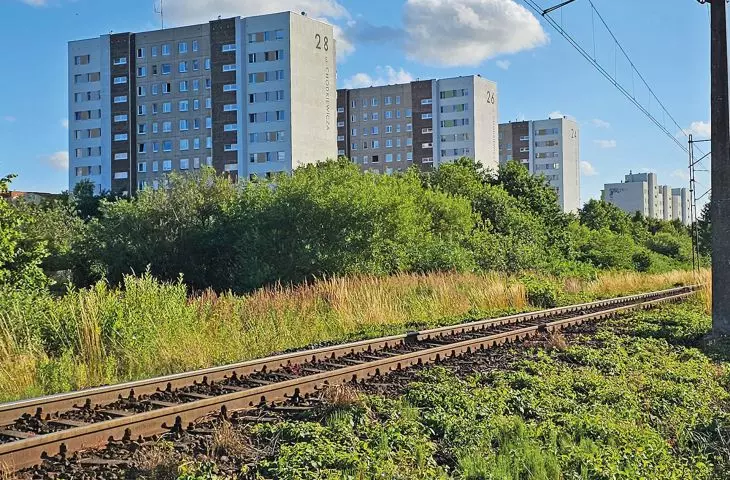 railroad line crosses Kolobrzeg into two separate parts