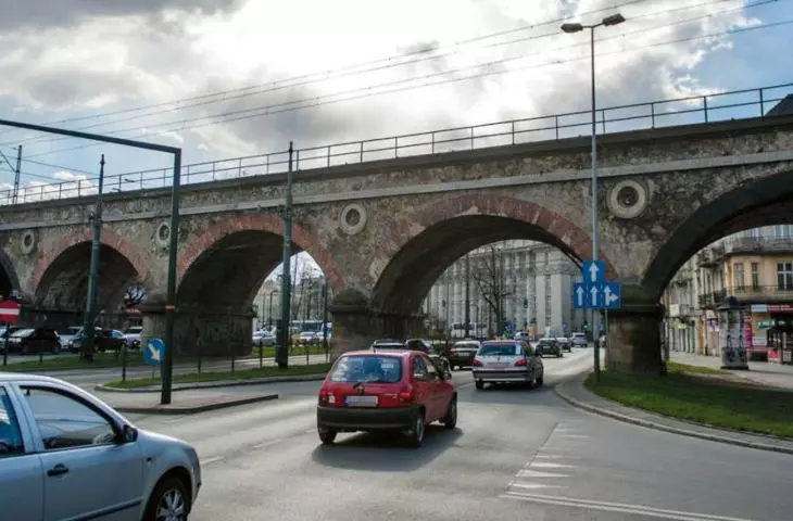 once along today's Józef Dietl Street and Ignacy Daszyński Avenue ran the main (in Kraków) stream of the Old Vistula River