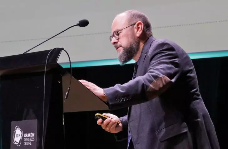 panel moderator Marcin Brataniec 