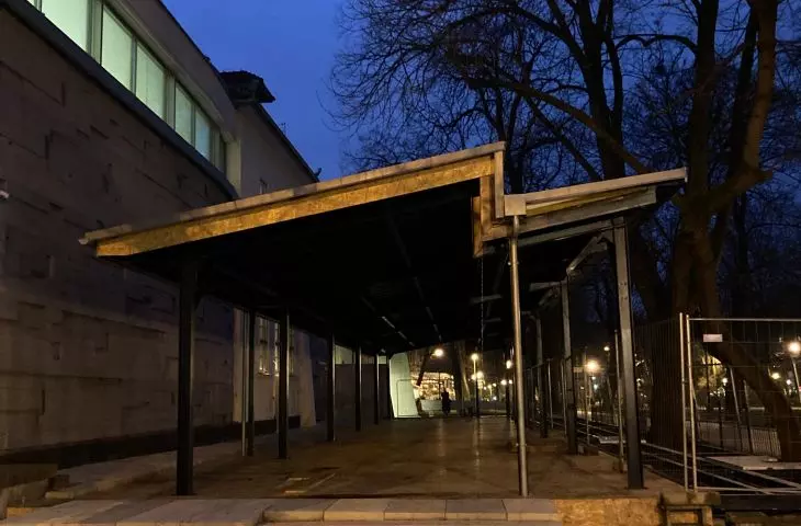 kawiarnia przed Bunkrem Sztuki