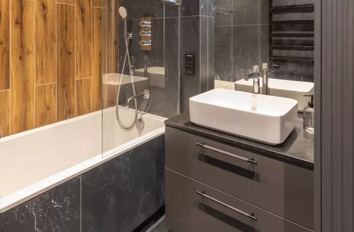 Bathroom and toilet are separate rooms, but look cohesive thanks to thoughtful arrangement