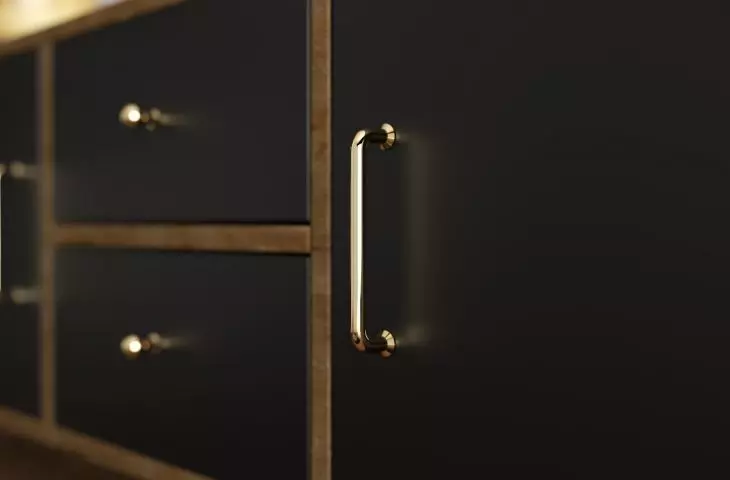 Lira handle