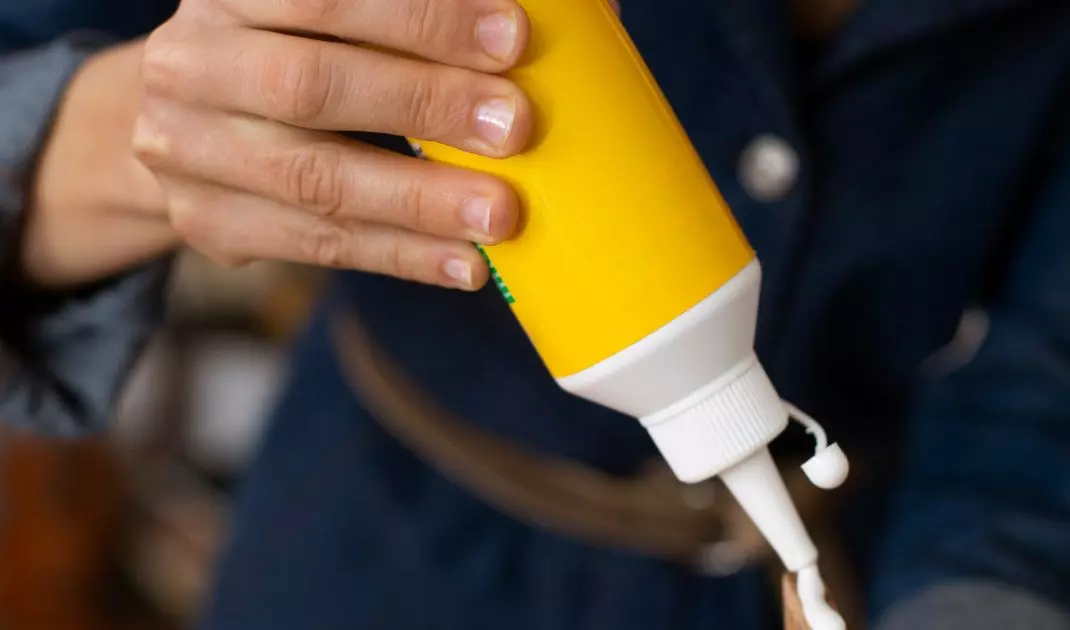 Assembly adhesives are usually available in paste or liquid form
