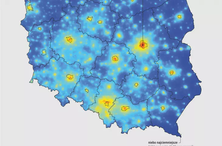 Jasność nocnego nieba nad Polską w 2022 roku