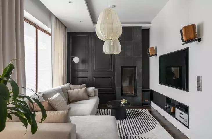 The living room uses a classic combination of black and white