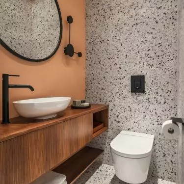 In the guest bathroom, the architects used a trendy shade of peach