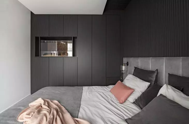 In the bedroom you will find accents of pink