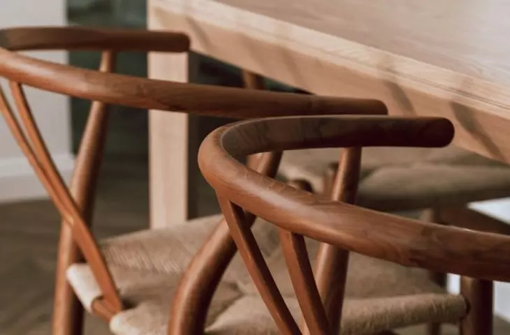 The chairs are made of bent beech wood