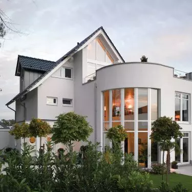 Modern PVC-U windows allow you to diversify the architecture of the building
