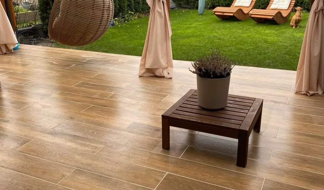 Terrace tiles can imitate wood