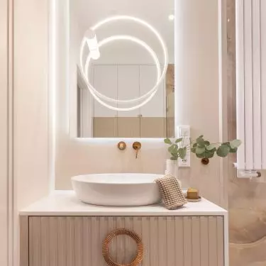 The furniture in the bathroom was made to measure