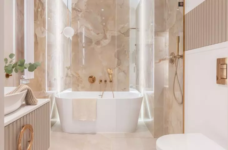 In the bathroom, the architect used Italian tiles in a shade of pink