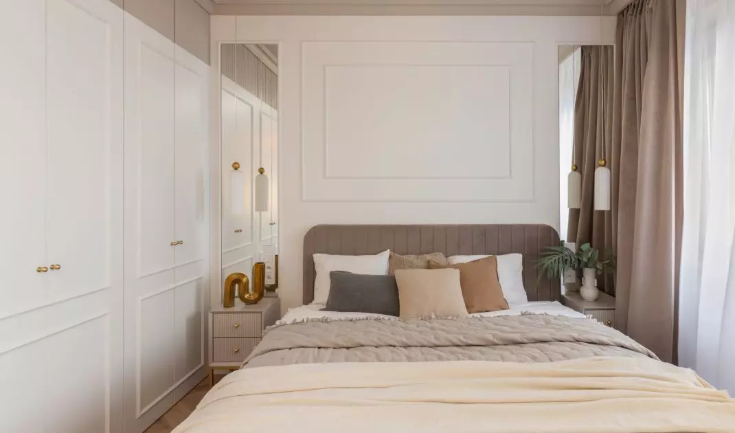 The closet in the bedroom hides the passage to the dressing room