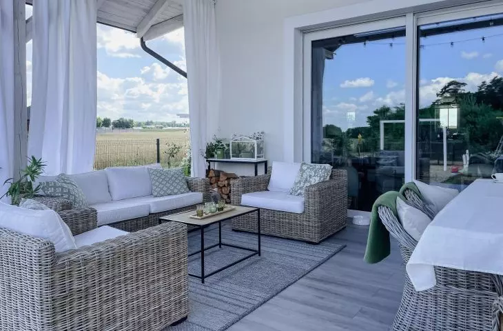 The floor of the terrace has been tiled with the same tiles found inside the
