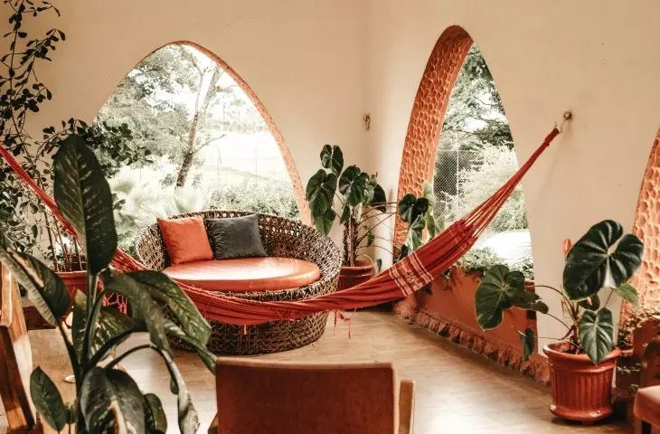 Hammock can be made of cotton, polyester, nylon, plastic or fabric blends