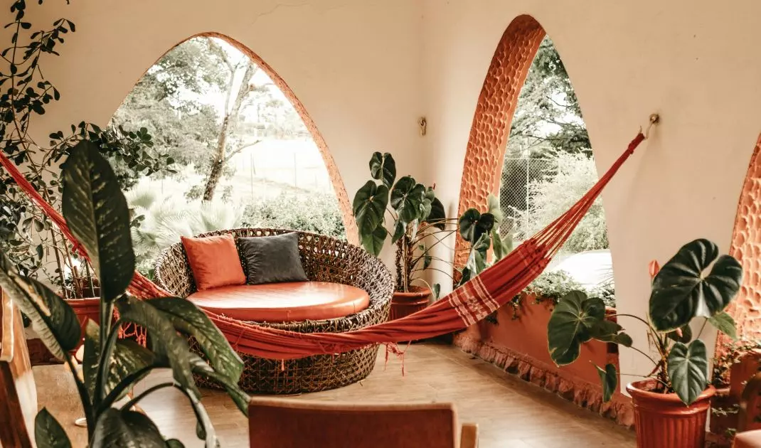 Hammock can be made of cotton, polyester, nylon, plastic or fabric blends