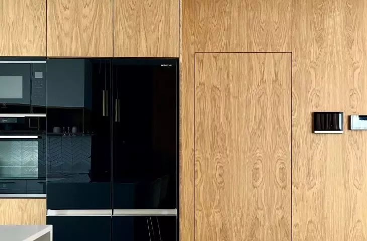 From the kitchen you can go directly to the vestibule