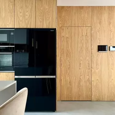 From the kitchen you can go directly to the vestibule