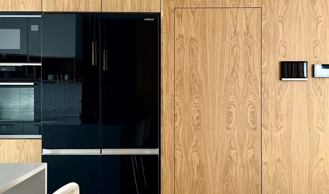 From the kitchen you can go directly to the vestibule
