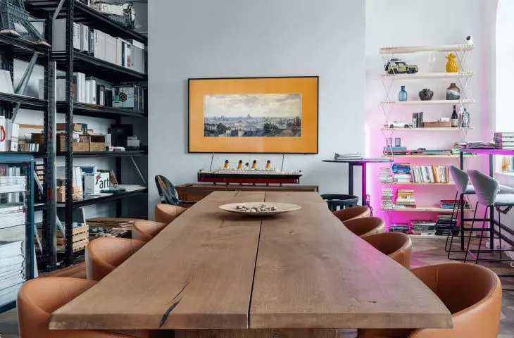 The interior could not lack elements inspired by the shipbuilding heritage