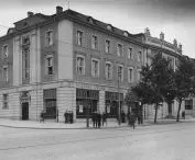 gmach administracyjny, czyli pierwotnie Miejski Urząd Targu Poznańskiego, proj.: Stefan Cybichowski (1923-5) 